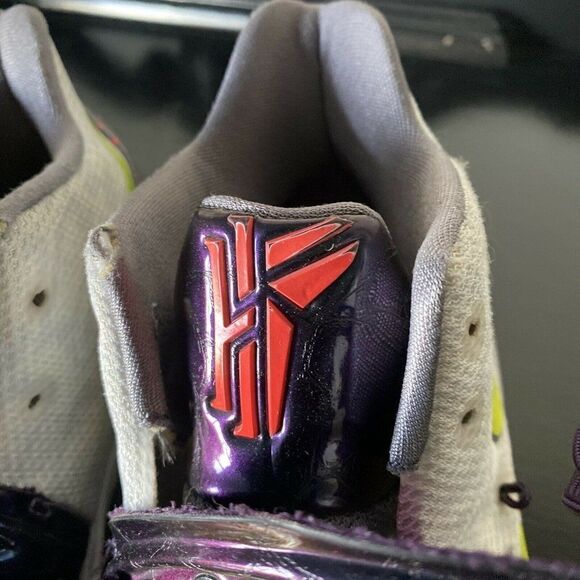 SIZE 4 YOUTH NIKE KYRIE 5 WHITE / GREEN AQ2456-102 SNEAKERS BASKETBALL - Picture 6 of 12